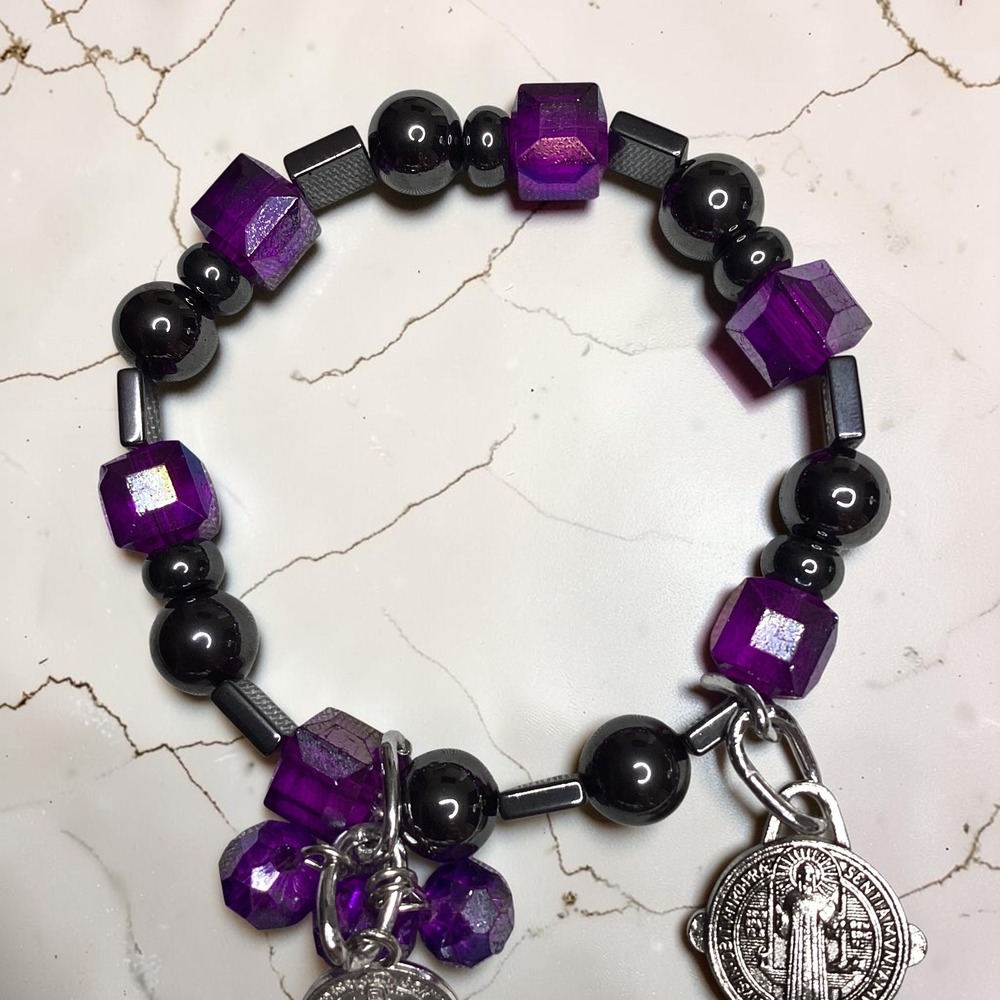 Saint Benedict Hematite Purple Crystal Key Charm Stretch Bracelet Religious - Picture 3 of 6